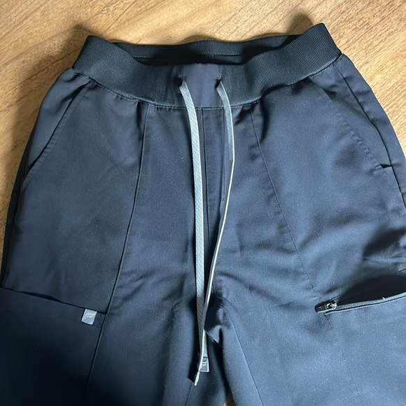 Fabletics high waisted jogger scrub bottoms - Picture 6 of 8